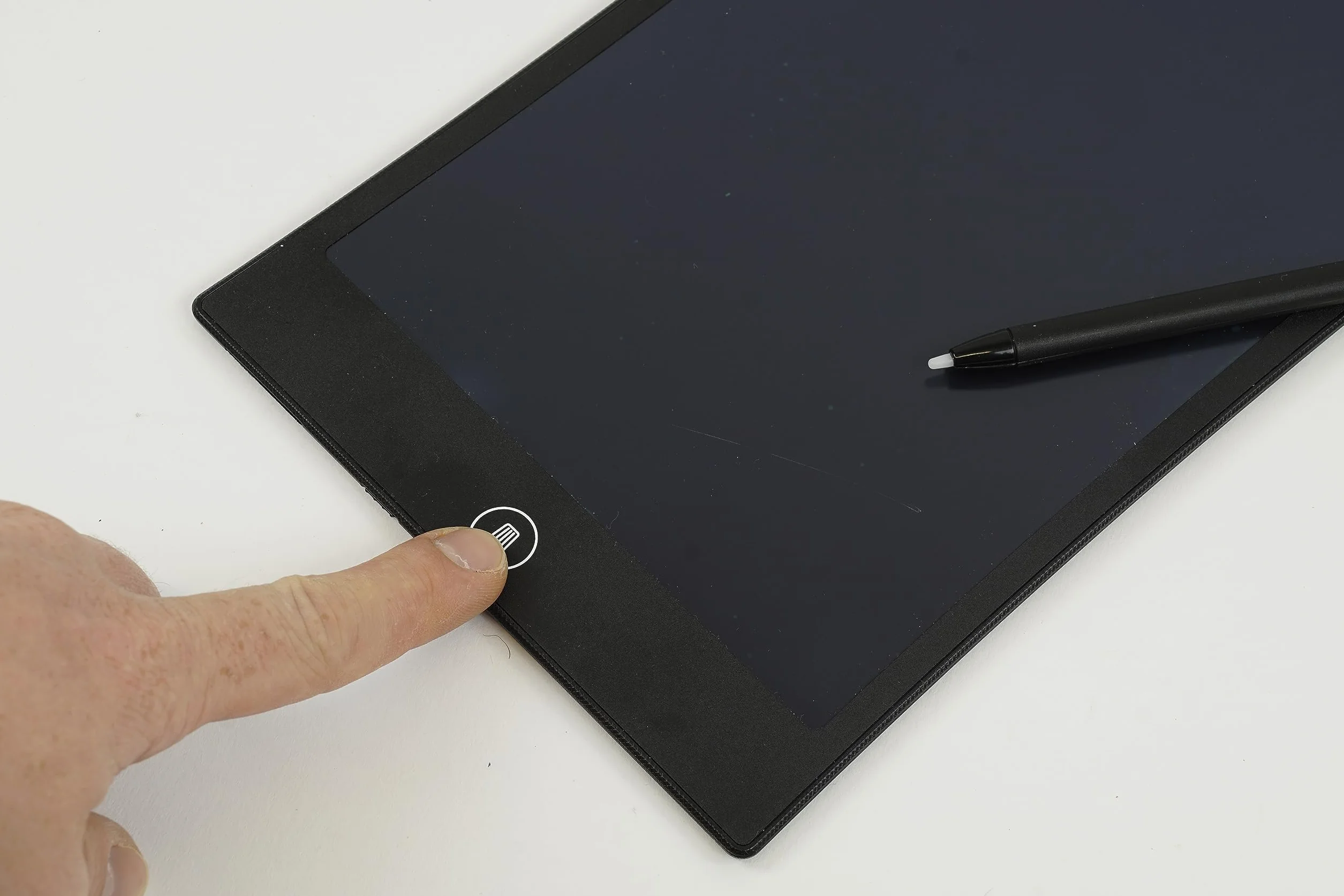 TimeTEX - Pizarra Digital SD | Pizarra Digital para Escribir – Ayuda a Aprender a Escribir. Ideal también para alérgicos a la Tiza | Contenido: Pizarra electrónica con Pantalla Negra