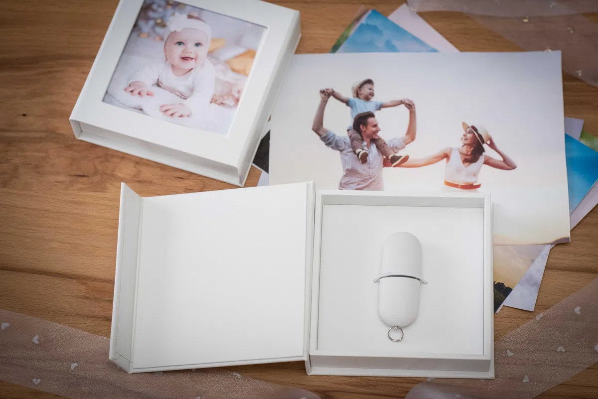 Boda USB Box con soporte de goma, color blanco