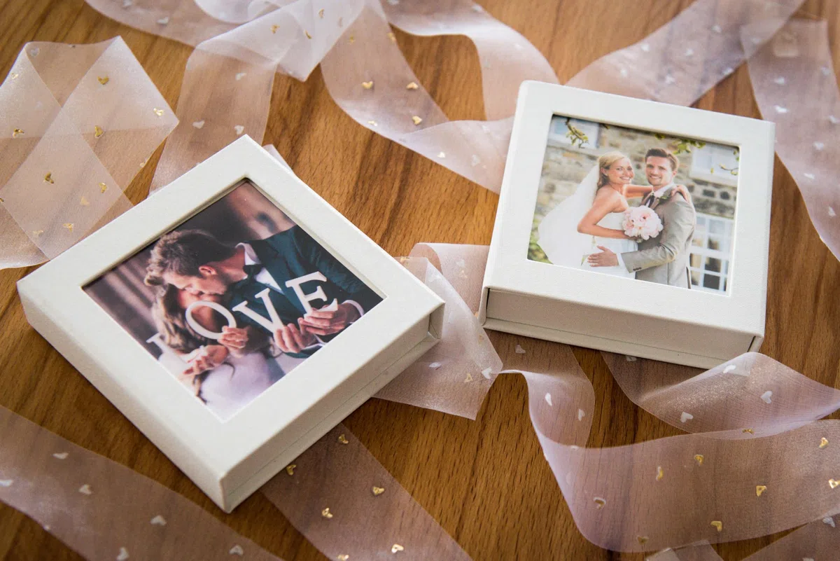 Boda USB Box con soporte de goma, color blanco