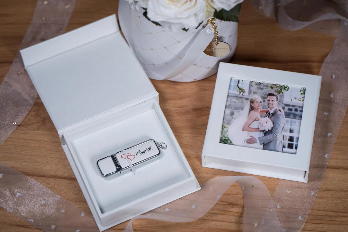 Boda USB Box con soporte de goma, color blanco