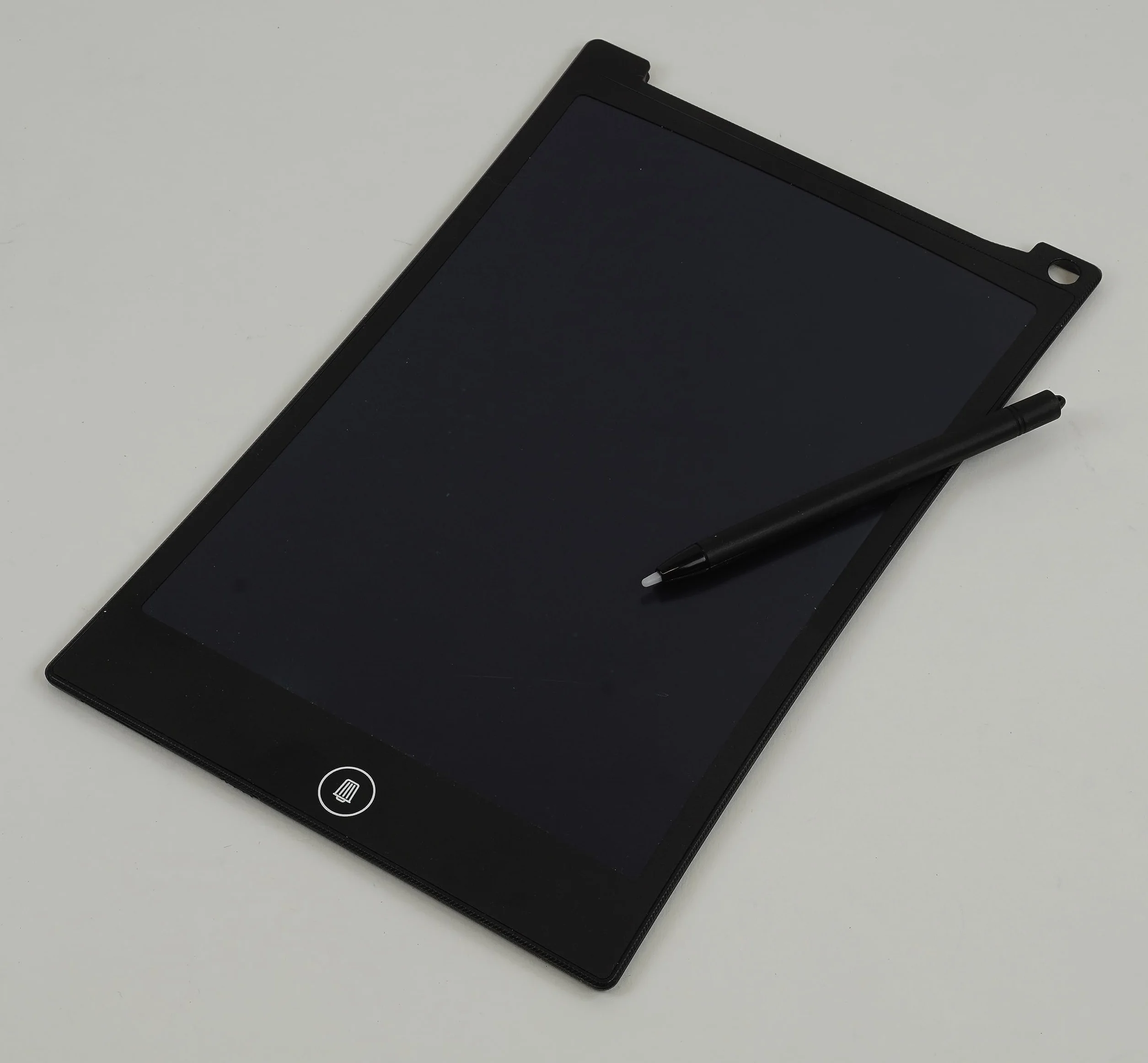 TimeTEX - Pizarra Digital SD | Pizarra Digital para Escribir – Ayuda a Aprender a Escribir. Ideal también para alérgicos a la Tiza | Contenido: Pizarra electrónica con Pantalla Negra